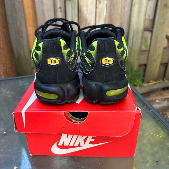 Nike Air Max Plus Black / Volt “ Paranorman “
Size 9.5 - Picture 3 of 7